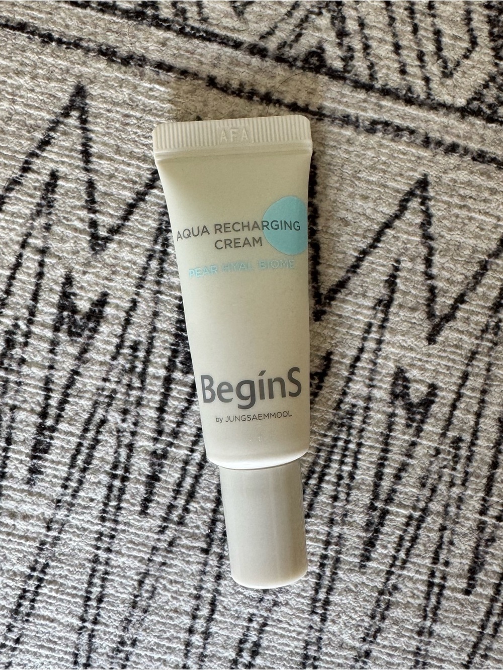BeginS Aqua Recharging Cream – Cream with Light Blue Accent